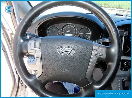 HYUNDAI STAREX VAN 3-SEATER