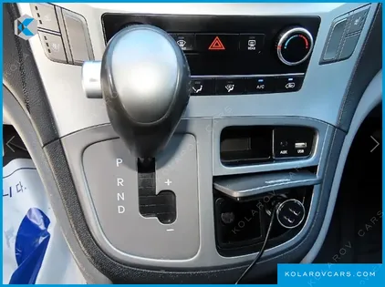 HYUNDAI STAREX VAN 3-SEATER