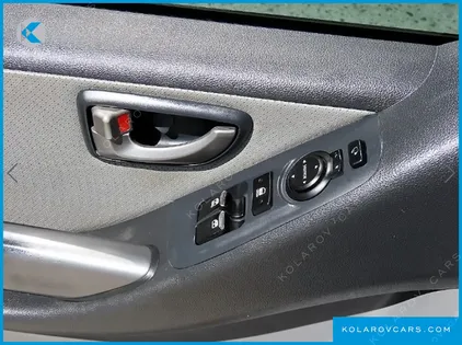 HYUNDAI STAREX VAN 3-SEATER