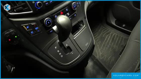 HYUNDAI STAREX WAGON 12-SEATER