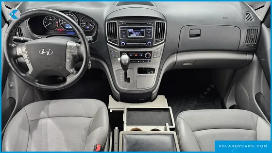 HYUNDAI STAREX VAN 5-SEATER