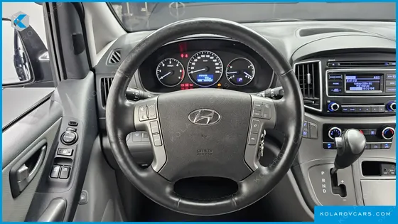 HYUNDAI STAREX VAN 5-SEATER