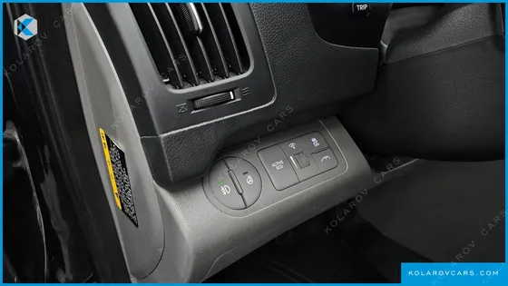 HYUNDAI STAREX VAN 5-SEATER