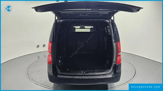 HYUNDAI STAREX VAN 5-SEATER