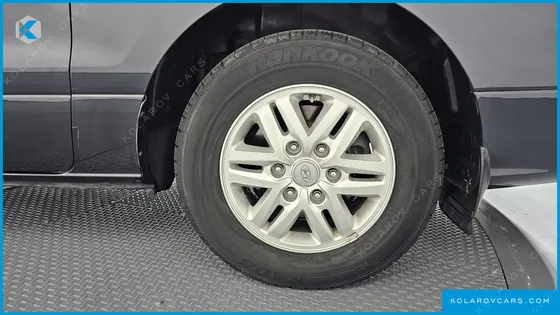 HYUNDAI STAREX VAN 5-SEATER