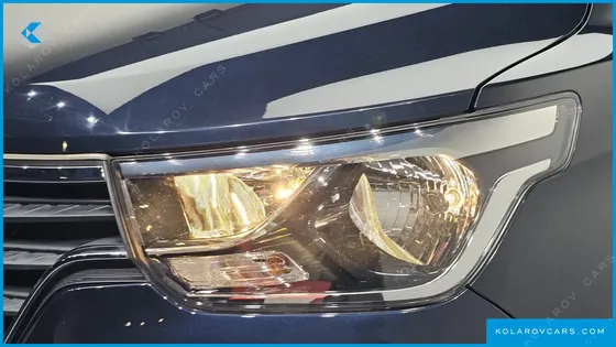 HYUNDAI STAREX VAN 5-SEATER