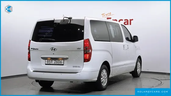 HYUNDAI STAREX VAN 5-SEATER