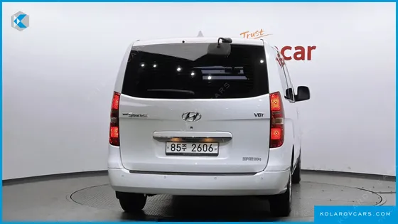 HYUNDAI STAREX VAN 5-SEATER
