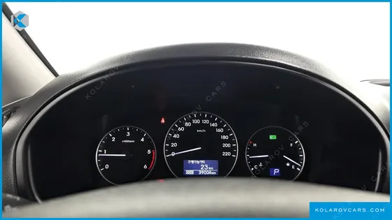 HYUNDAI STAREX VAN 5-SEATER
