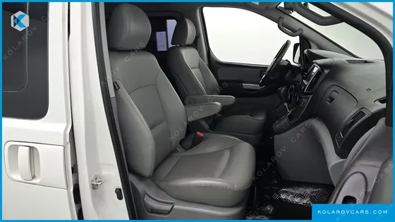 HYUNDAI STAREX VAN 5-SEATER