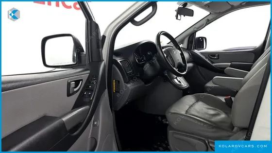 HYUNDAI STAREX VAN 5-SEATER