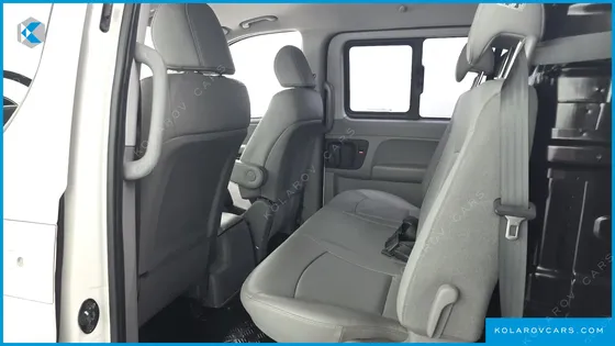 HYUNDAI STAREX VAN 5-SEATER