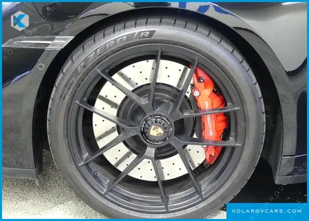 PORSCHE 911 CARRERA 4 GTS