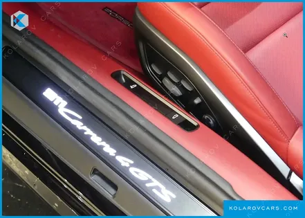 PORSCHE 911 CARRERA 4 GTS