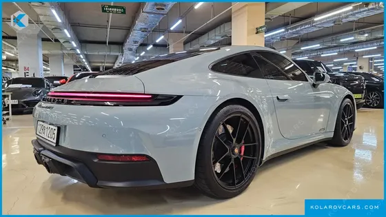 PORSCHE 911 CARRERA 4 GTS