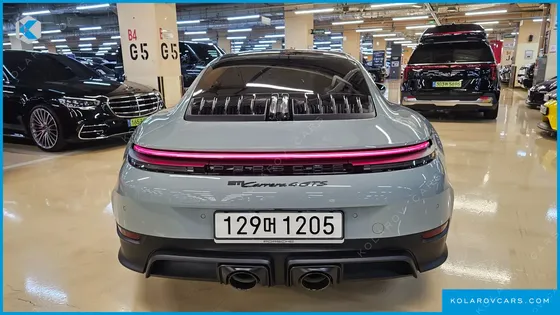 PORSCHE 911 CARRERA 4 GTS