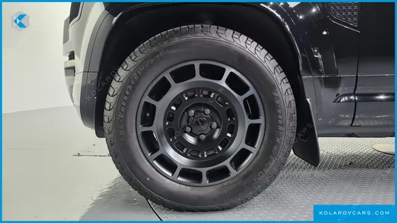 LAND ROVER DEFENDER 110 P635 OCTA BLACK