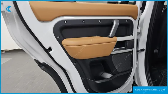 LAND ROVER DEFENDER 110 P300 X-DYNAMIC SE