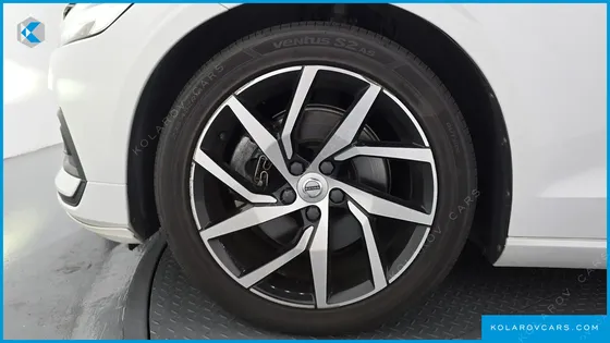 VOLVO S60 T5 MOMENTUM