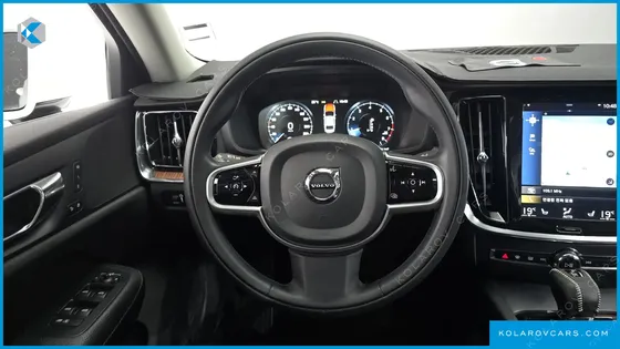 VOLVO S60 T5 MOMENTUM