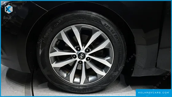 HYUNDAI GRANDEUR HG240 LUXURY