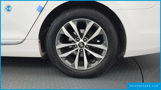HYUNDAI GRANDEUR HG240 LUXURY