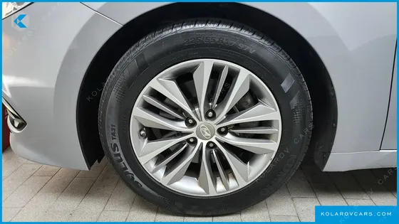 HYUNDAI GRANDEUR HG240 MODERN