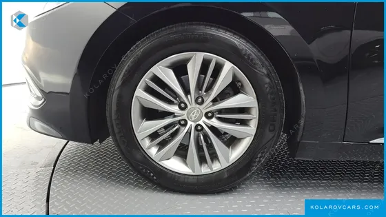 HYUNDAI GRANDEUR HG240 MODERN