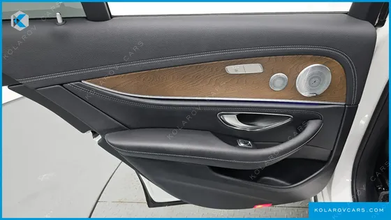 MERCEDES E-CLASS E300E EXCLUSIVE