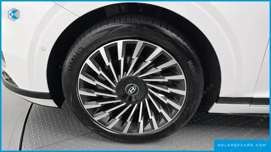 HYUNDAI GRANDEUR 2,5 GASOLINE 2WD