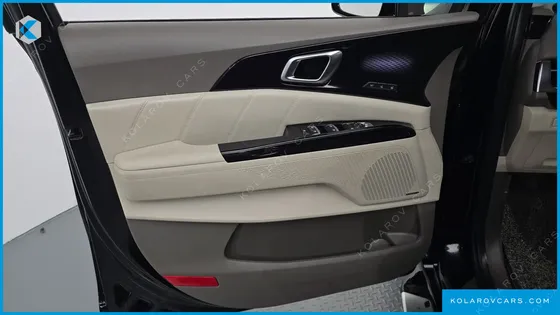 KIA CARNIVAL GASOLINE 9-SEATER HI-LIMOUSINE