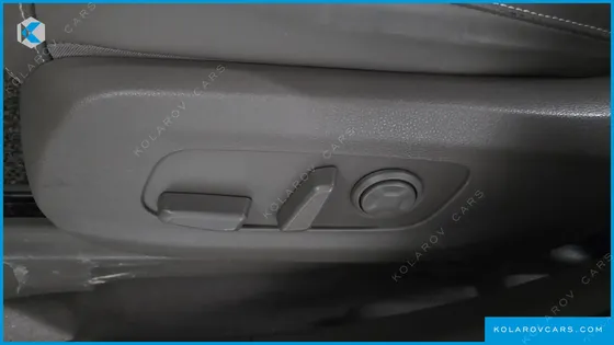 KIA CARNIVAL GASOLINE 9-SEATER HI-LIMOUSINE