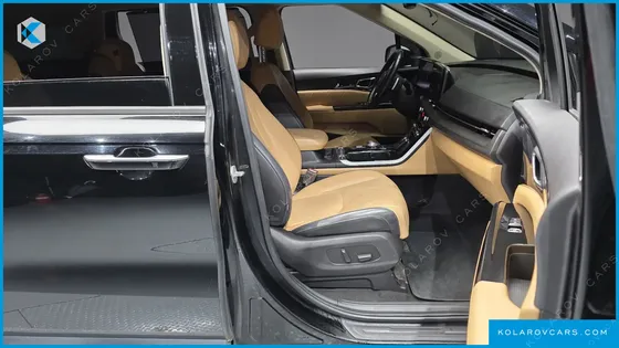 KIA CARNIVAL DIESEL 9-SEATER SIGNATURE
