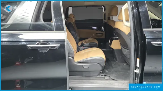 KIA CARNIVAL DIESEL 9-SEATER SIGNATURE