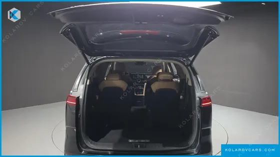 KIA CARNIVAL DIESEL 9-SEATER SIGNATURE