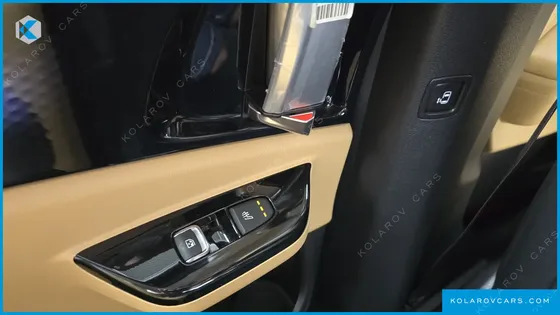 KIA CARNIVAL GASOLINE 9-SEATER SIGNATURE