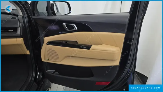 KIA CARNIVAL GASOLINE 9-SEATER SIGNATURE