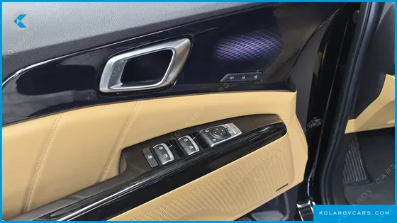 KIA CARNIVAL GASOLINE 9-SEATER SIGNATURE