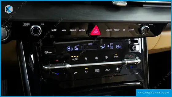 KIA CARNIVAL DIESEL 7-SEATER SIGNATURE