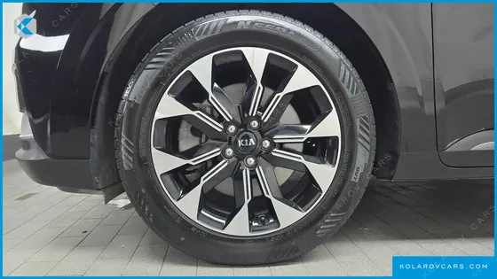 KIA CARNIVAL GASOLINE 9-SEATER PRESTIGE