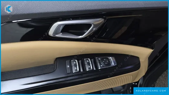 KIA CARNIVAL GASOLINE 9-SEATER PRESTIGE