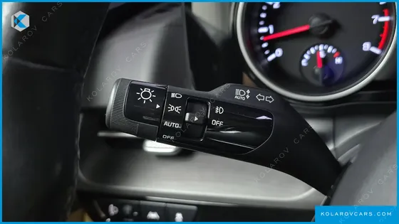 KIA CARNIVAL GASOLINE 9-SEATER PRESTIGE