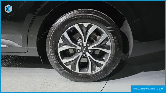 KIA CARNIVAL DIESEL 9-SEATER PRESTIGE