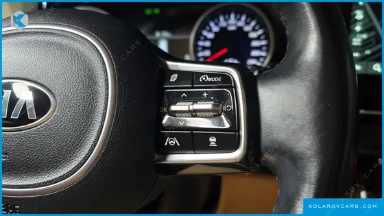 KIA CARNIVAL DIESEL 9-SEATER PRESTIGE