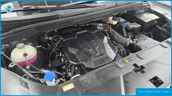 KIA CARNIVAL GASOLINE 7-SEATER NOBLESSE