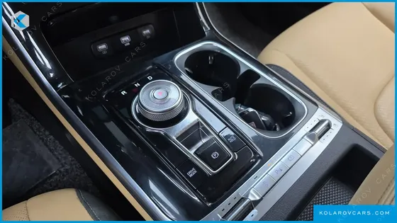 KIA CARNIVAL GASOLINE 7-SEATER NOBLESSE