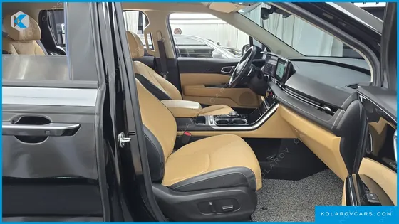 KIA CARNIVAL GASOLINE 7-SEATER NOBLESSE