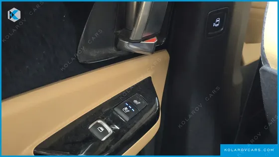 KIA CARNIVAL GASOLINE 7-SEATER NOBLESSE