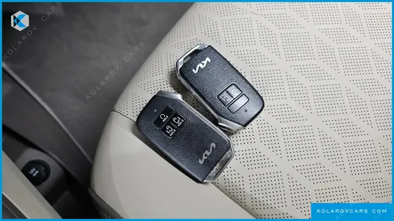 KIA CARNIVAL GASOLINE 9-SEATER PRESTIGE