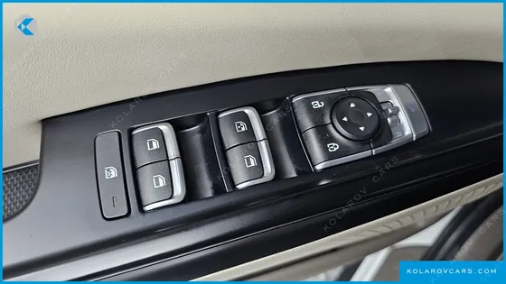 KIA CARNIVAL GASOLINE 9-SEATER PRESTIGE